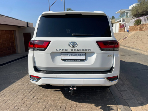 Toyota Land Cruiser 300 ZX V6 -3.5T Petrol 4x4 in Namibia