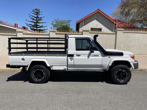 Toyota Land Cruiser V6 Petrol 4lt Scab in Namibia