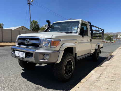 Toyota Land Cruiser V6 Petrol 4lt Scab in Namibia