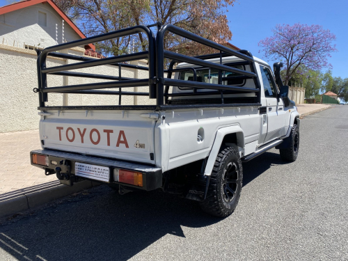 Toyota Land Cruiser V6 Petrol 4lt Scab in Namibia