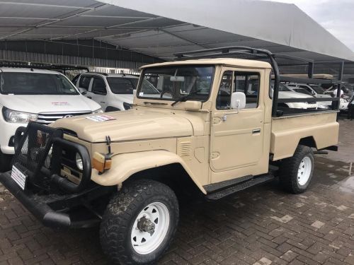 Toyota Land Cruiser 3.9 Diesel Scab 4x4 in Namibia
