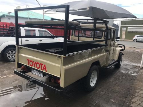 Toyota Land Cruiser 3.9 Diesel Scab 4x4 in Namibia