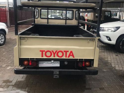 Toyota Land Cruiser 3.9 Diesel Scab 4x4 in Namibia