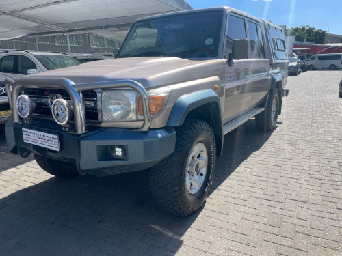 Toyota Land Cruiser V6 DCab 4x4 in Namibia