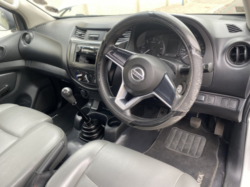Nissan Nissan Navara Safari 7-seater 2.5 Tdi 4x4 in Namibia