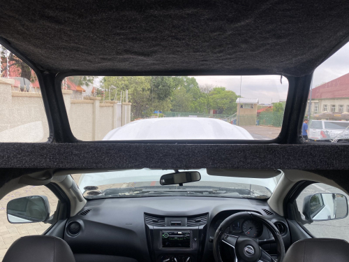 Nissan Nissan Navara Safari 7-seater 2.5 Tdi 4x4 in Namibia