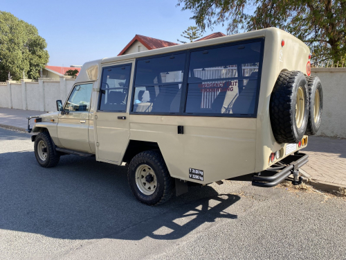 Toyota Land Cruiser 4.2 Diesel Safari 9-seater in Namibia