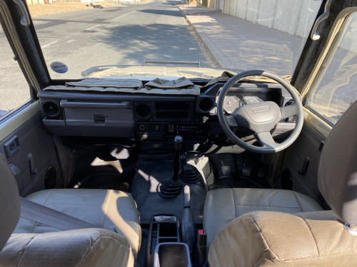 Toyota Land Cruiser 4.2 Diesel Safari 9-seater in Namibia