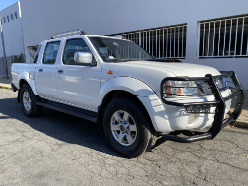 Used Nissan NP300 2.5  Dcab 4x4 for sale in Windhoek
