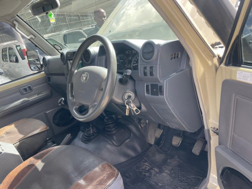 Toyota Land Cruiser 4.2 Dcab 4x4 in Namibia