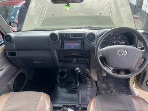Toyota Land Cruiser 4.2 Dcab 4x4 in Namibia