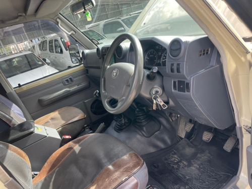 Toyota Land Cruiser 4.2 Dcab 4x4 in Namibia