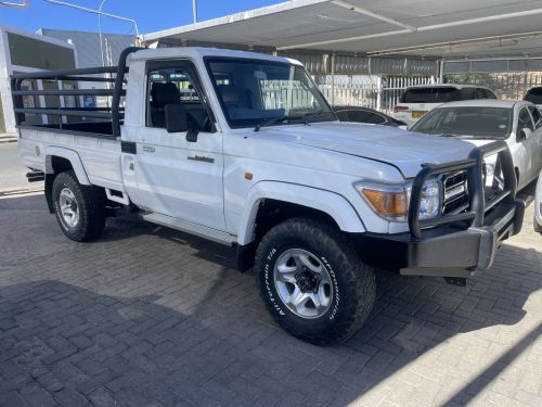 Pre-owned Toyota Land Cruiser V6 Petrol Scab 4x4 for sale in 