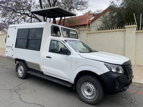 Nissan Navara Safari 7-seater 2.5 Tdi 4x4 in Namibia