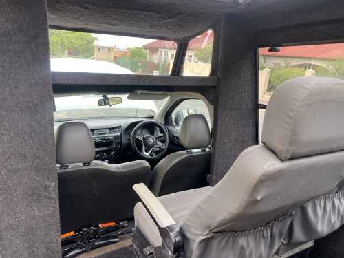 Nissan Navara Safari 7-seater 2.5 Tdi 4x4 in Namibia