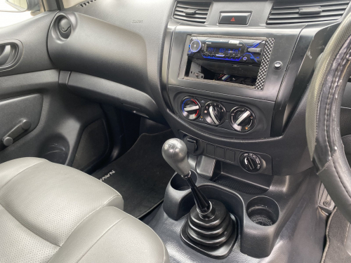 Nissan Navara Safari 7-seater 2.5 Tdi 4x4 in Namibia
