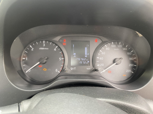 Nissan Navara Safari 7-seater 2.5 Tdi 4x4 in Namibia