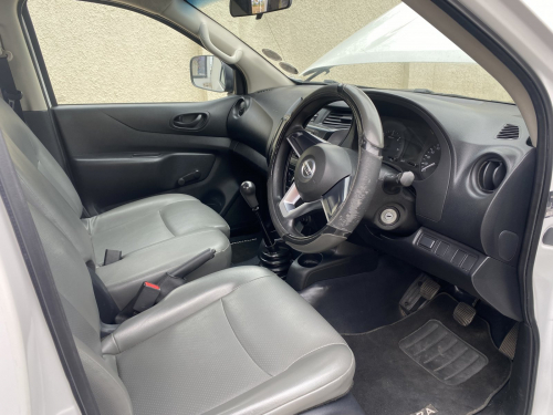 Nissan Navara Safari 7-seater 2.5 Tdi 4x4 in Namibia