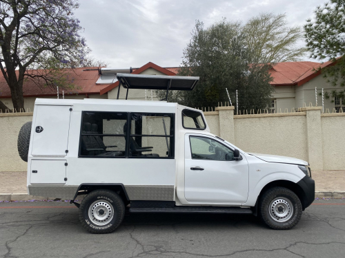 Nissan Navara Safari 7-seater 2.5 Tdi 4x4 in Namibia