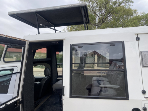 Nissan Navara Safari 7-seater 2.5 Tdi 4x4 in Namibia