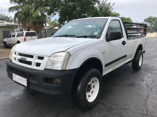 Pre-owned Isuzu Isuzu 2lt KB Petrol Scab for sale in 