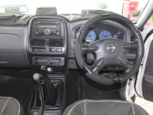 Nissan NP300 DC 4x4 in Namibia