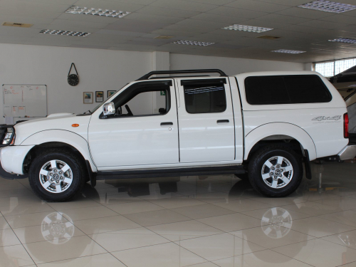 Nissan NP300 DC 4x4 in Namibia
