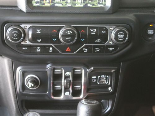 Jeep Wrangler 3.6 V6 Unlimited Sahara 8 Speed in Namibia