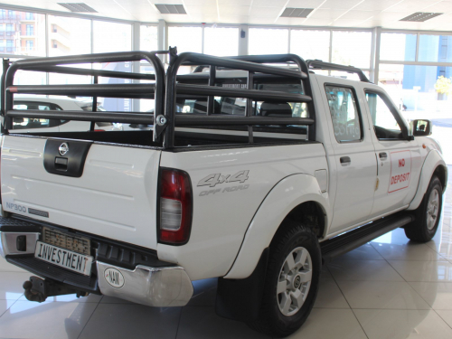 Nissan NP300 2.5 TDI DC in Namibia