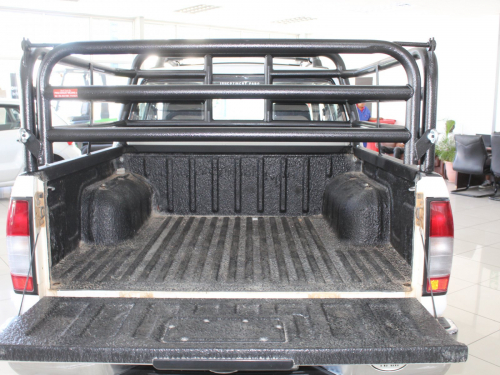 Nissan NP300 2.5 TDI DC in Namibia