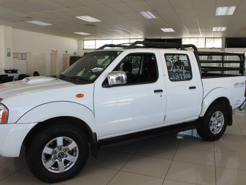 Nissan NP300 2.5 TDI DC in Namibia
