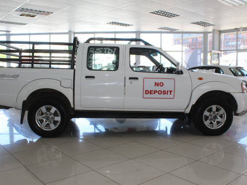 Nissan NP300 2.5 TDI DC in Namibia