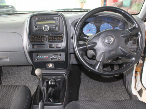 Nissan NP300 2.5 TDI DC in Namibia