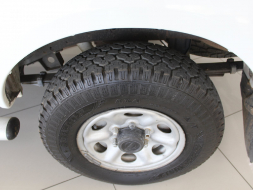 Nissan Nissan Np300 2.4i in Namibia