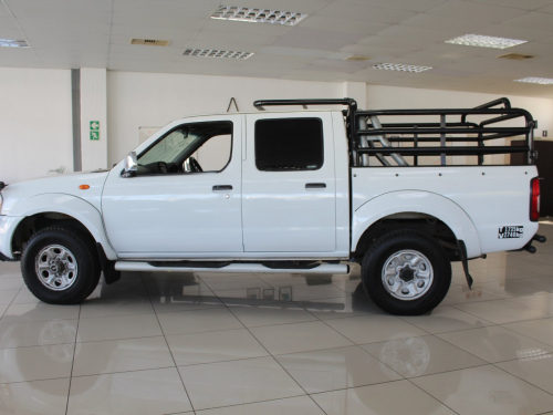 Nissan Nissan Np300 2.4i in Namibia