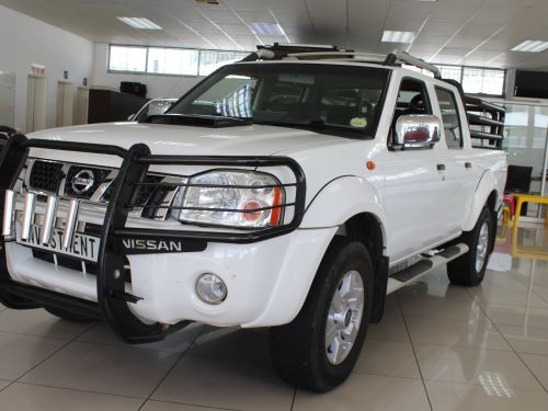 Pre-owned Nissan NP300 2.5 TDI Dcab 4x4 for sale in 