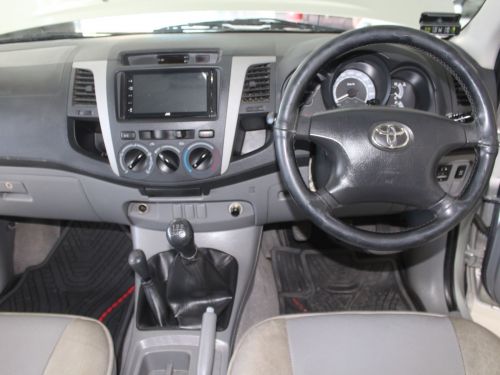 Toyota Toyota Hilux 4.0 V6 4x4 Dcab MT in Namibia