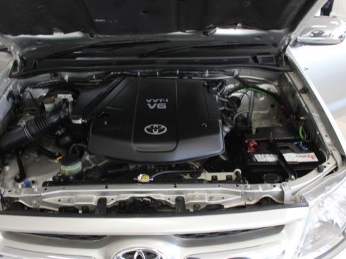 Toyota Toyota Hilux 4.0 V6 4x4 Dcab MT in Namibia