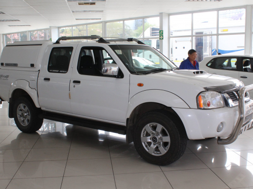 Nissan NP300 2.5 TDI DC in Namibia