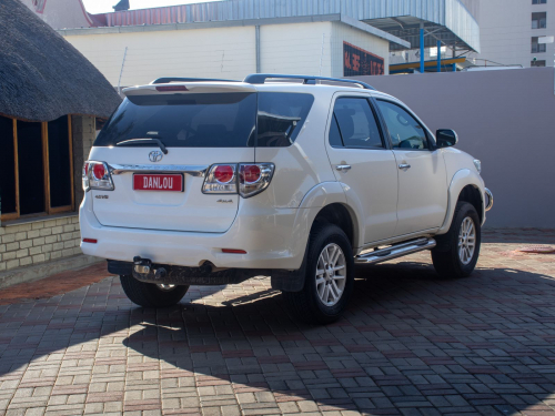 Toyota Fortuner 4.0 V6 4X4 A/T in Namibia