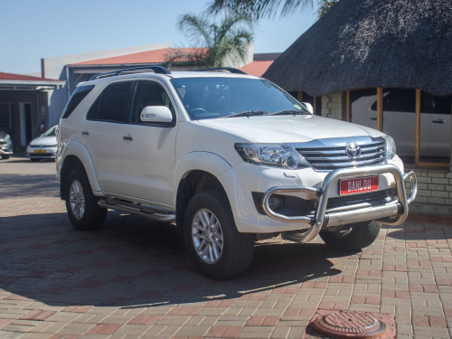 Pre-owned Toyota Fortuner 4.0 V6 4X4 A/T for sale in 