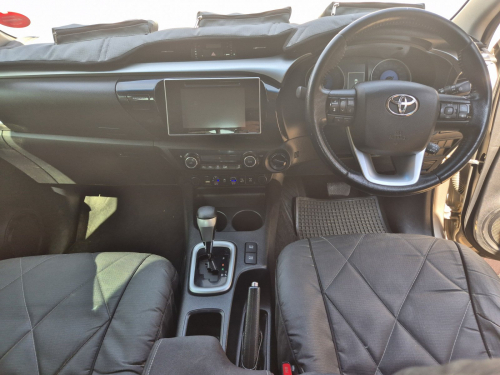 Toyota Hilux 4.0 D/C Raider AT 4X4 in Namibia
