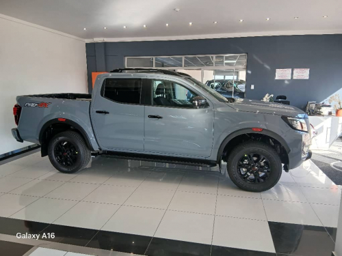 Nissan Navara pro-4x 2.5d 4x4 D/c A/T in Namibia