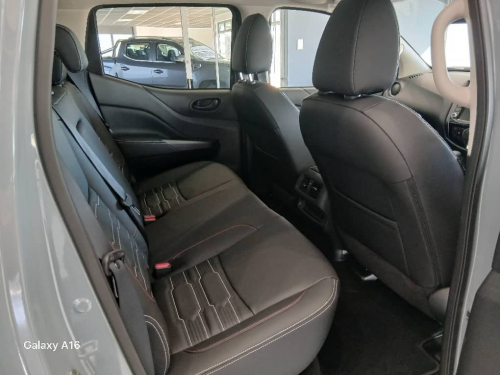 Nissan Navara pro-4x 2.5d 4x4 D/c A/T in Namibia