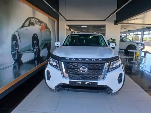 Nissan Navara 2.5LE Plus 4x4 D/C M/T in Namibia