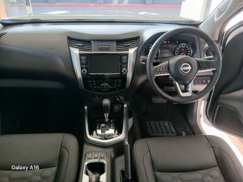 Nissan Navara 2.5d LE Plus A/T 4x4 D/C in Namibia
