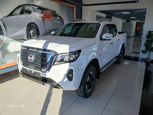 Nissan Navara 2.5d LE Plus A/T 4x4 D/C in Namibia
