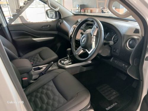 Nissan Navara 2.5d LE Plus A/T 4x4 D/C in Namibia