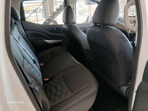 Nissan Navara 2.5d LE Plus A/T 4x4 D/C in Namibia
