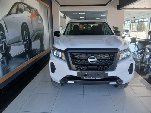 Nissan Navara 2.5d SE Plus 4x4 D/C M/T in Namibia